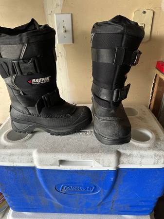 Baffin size 9 snow boots 1