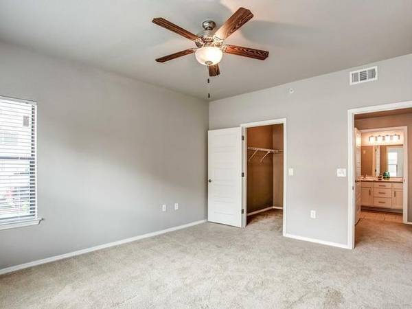 $1,120 / 1br - 797ft2 - Tour Today, Kitchen islands, Stainless steel appliances (15400 Crown at Lone Oak Rd. Oklahoma City, OK 73013)63670520135041124