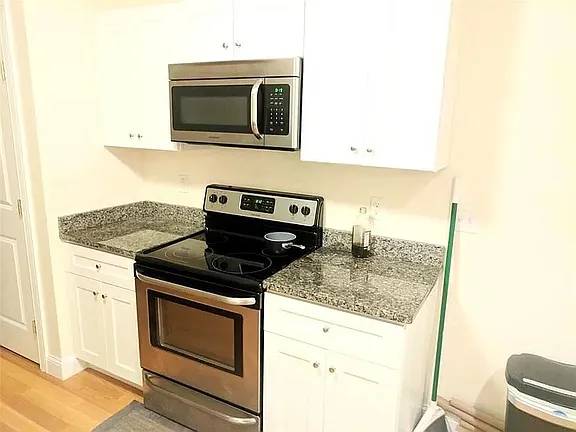 $950 / 1br - 900ft2 - relaxing outdoors Enjoy the convenience, (Bristol)64002827624451124