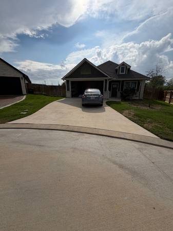 $2,100 / 3 habitaciones - 1313 pies² - TRASPASO DE ARRENDAMIENTO — Casa de 3 habitaciones / 2 baños en Bryan — $2,100/mes (Bryan)