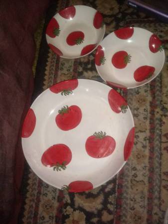 Crate & Barrel Tomato  Serving & 2 Pasta Bowls 1