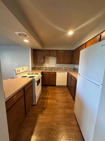 $1,600 / 2br - 850ft2 - Central location in Bellingham. 2 Bed, 1 Bath! Stop by for a tour! (Bellingham)63509649980291121