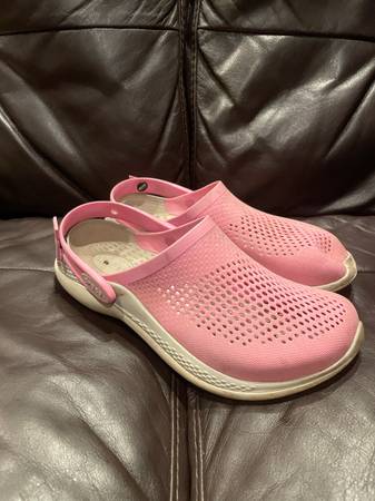 Pink crocs 1