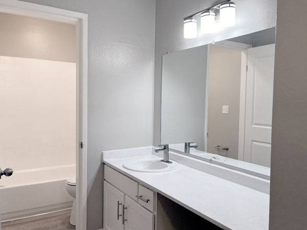 $2,575 / 2br - 756ft2 - San Pablo 2BR 1BA apt, Modern kitchen, Wood-style flooring throughout (hercules, pinole, san pablo, el sob)63657896402945124