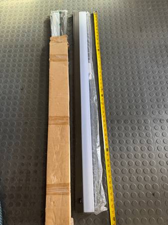 4Ft Under Counter Lights with bulbs 1