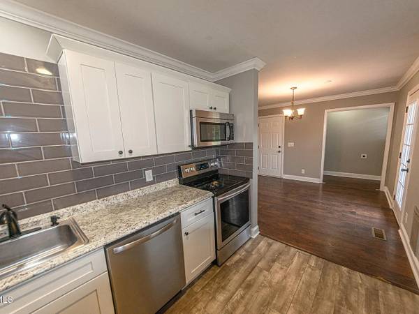 $1,000 / 3br - 2100ft2 - 3 BR 2 Bath House in Johnson City (Johnson City)64028556890370123