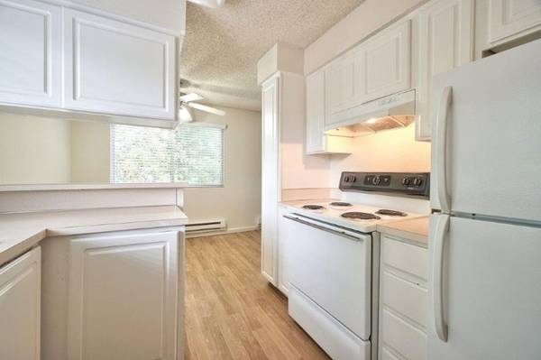 $1,506 / 2br - 927ft2 - Flex Rent Payment Option, Updated cabinets, Ceiling fan (Gresham)63831683276545120