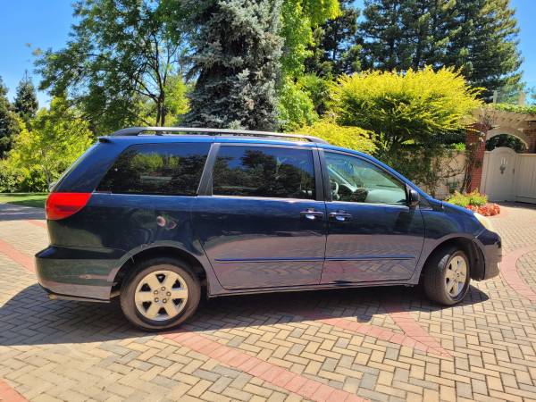 2004 Toyota Sienna, dueño original - $6,800 (los altos)63470228504195121
