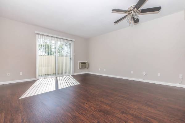 $2,400 / 2br - 825ft2 - Carpeted Floors, 2/BD 1/BA, Lafayette CA (lafayette / orinda / moraga)63847330584323121