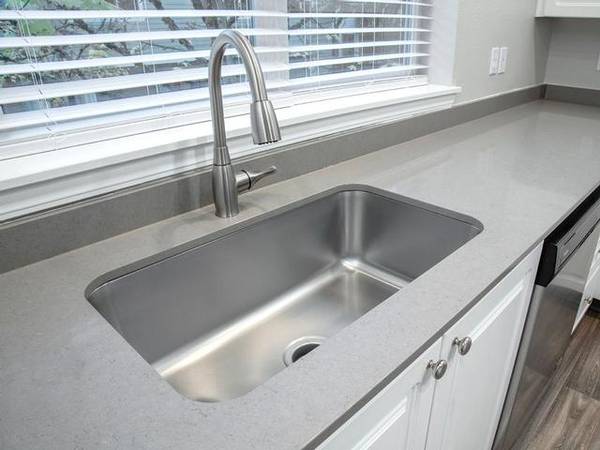 $2,278 / 2br - 1400ft2 - Cozy, Wood-Burning Living Room Fireplace, Valet Trash Pickup (Hillsboro)63820795473283123