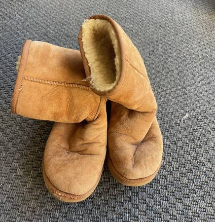 Ugg tobillo alto - $20 (novato)63471453305217121