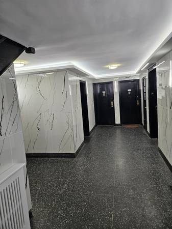 $1,950 / 700ft2 - Large 1 bed apt Great Building ! (Rego Park)63689806962177121