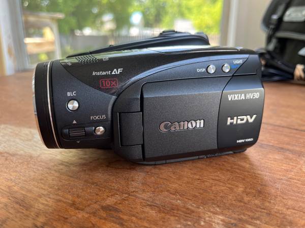 Canon Vixia HV30 HD Camcorder - photo/video - by owner