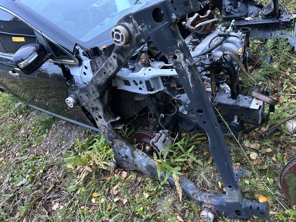 2013 Ford Explorer front sub frame 1