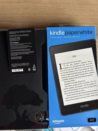 Brand New: Kindle Paperwhite Black 6" touch display wifi 8gb 1