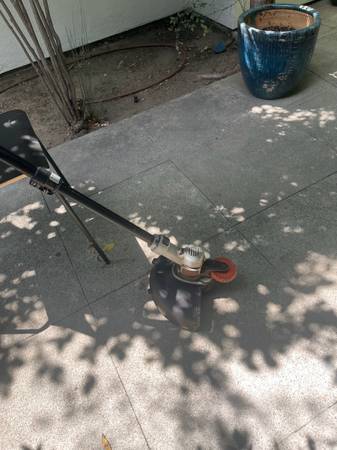 Black & Decker cordless weed wacker 1