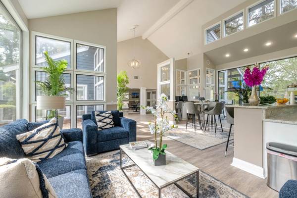 $1,629 / 2br - 1115ft2 - MOVE IN READY COME TOUR TODAY! LOOK & LEASE SAME DAY NO APP/ADMIN FEE! (8401 Southside blvd, Jacksonville, FL)64005271941249124