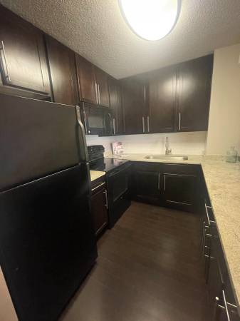 $2,410 / 1br - 790ft2 - Amazing 1Bed in Gold Coast-hardwood floors and balcony (River North/Gold Coast)64041642487555124