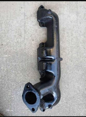 left side big block Mopar 383 exhaust manifold 1