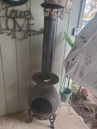 CHIMINEA OUTSIDE FIREPLACE CAST IRON 1