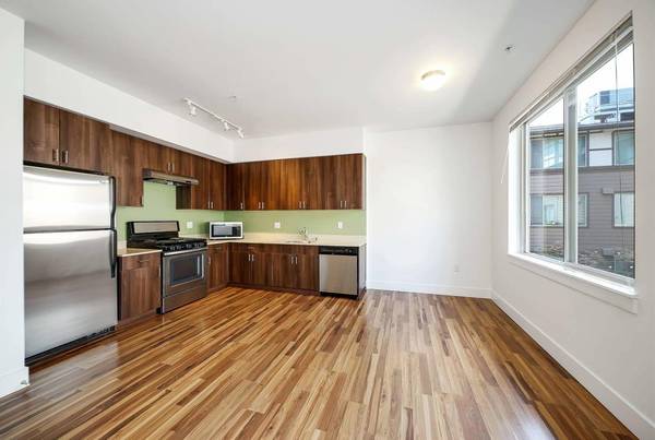 $1,799 / 1br - 590ft2 - Impeccable 1 BR/1 BA Loft-Style Apartment, Italian Bistro On-Site (Bothell)63850755457283124