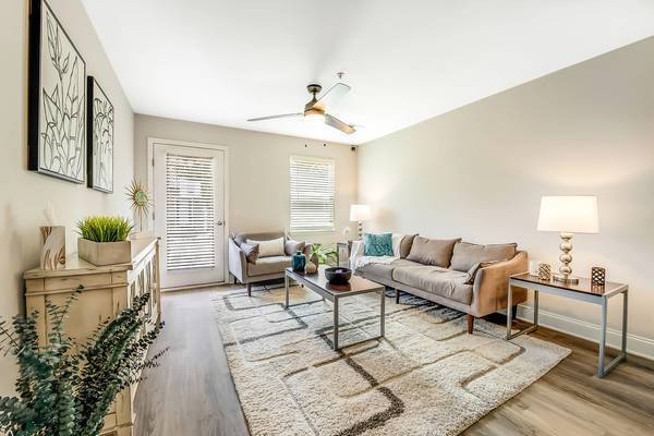 $950 / 2br - 1000ft2 - Renovated Two Bedroom Apartment (Burlington, NC)64027443874049121