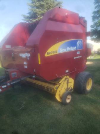 Newholland BR7090 round baler 1
