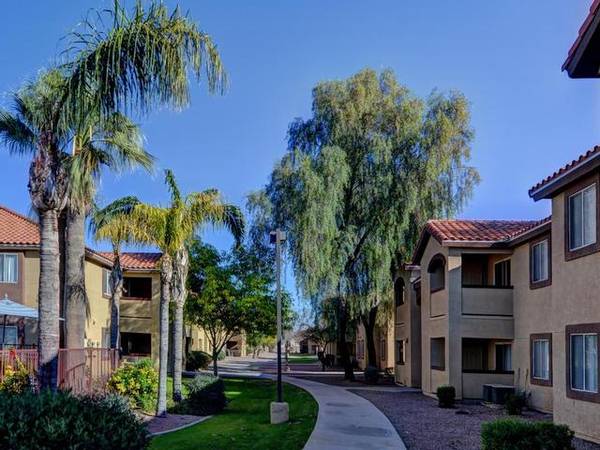 $1,328 / 3br - 1259ft2 - Refreshing Pool, Patio Storage Closets, Covered Parking (Casa Grande)64024996272387124
