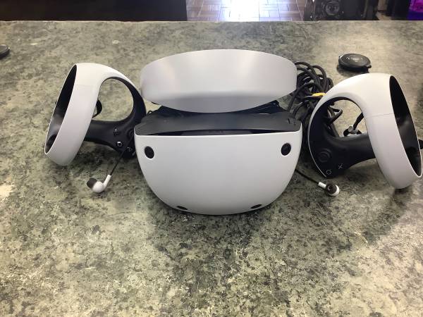 Sony PlayStation VR2 Headset 195975-1 1