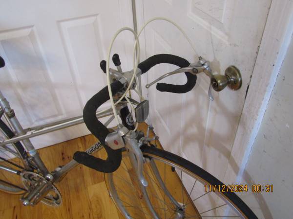 CENTURION Accordo;5´2"to 5´5¨; BRAND NEW TIRES; road bike; grey - $175 (Cambridge and Somerville)62935641936641124