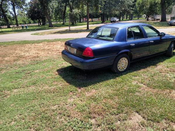 Ford Crown Victoria 2004 - $3,950 (Durham)63617723310977121