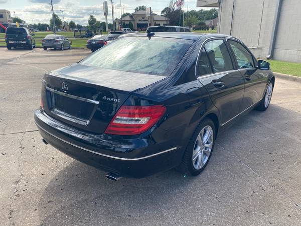 2012 Mercedes C300 4MATIC tracción en las cuatro ruedas, cuero, techo solar, buen auto, ¡guau! - $8.899 (Tulsa-Kirkpatrick Auto Sales)63469607101059122