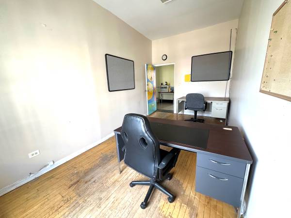 $600 / 142ft2 - UPTOWN OFFICE SPACE / ARTIST WORK SPACE , STUDIO 4554 #306 B (Uptown)63960012325890121