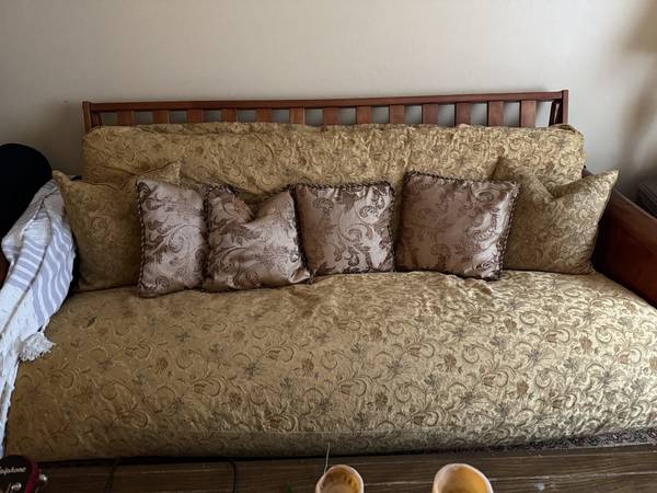 Sofa, futon 1