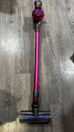 Dyson V7 Motorhead Cordless Stick Vacuum Cleaner (Magenta) 1