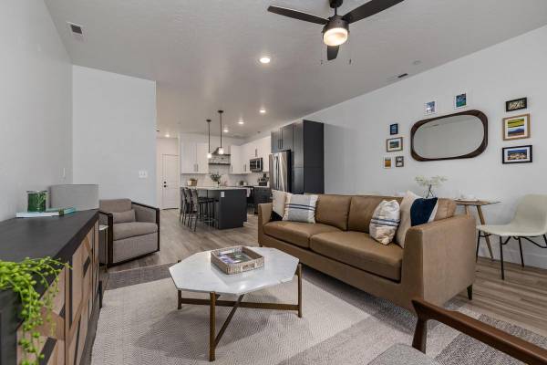 $1,825 / 2br - 1174ft2 - Large Two Bedroom, Two & A Half Bathroom Townhome Available! (Meridian)63794970585859123
