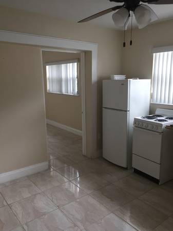 $1,250 / 1br - RENOVATED APARTMENT/ EFFICIENCY RENT (Miramar)63906442524547124