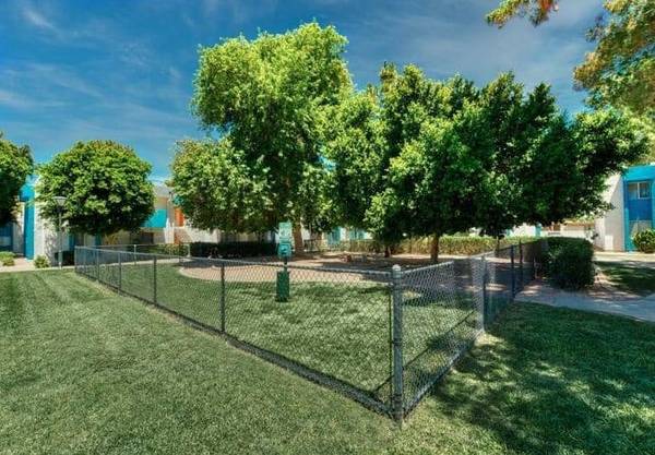 $1,325 / 2br - 860ft2 - Rare Find! Spacious 2 BR, Full-Size Laundry, BBQ & Courtyard Fun (Mesa, AZ)64024821995650123