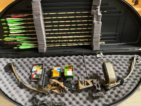 High Country Archery compound bow w/ sight, case, arrows, broadheads 1