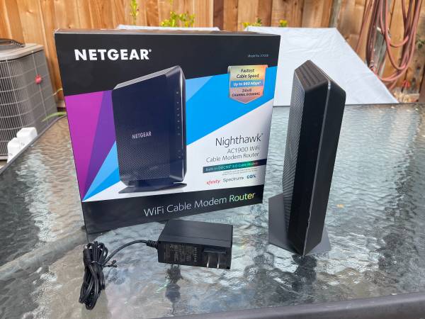 NETGEAR - Nighthawk AC1900 Router with DOCSIS 3.0 Cable Modem 1