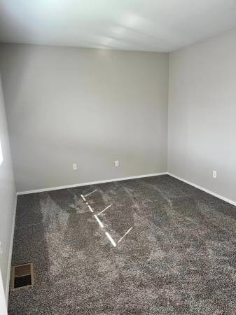 $996 / 2br - 960ft2 - FREE MONTH OF RENT! MOVE IN BY 9/13/25 (3010 SIMCOE DRIVE)63953482063746123