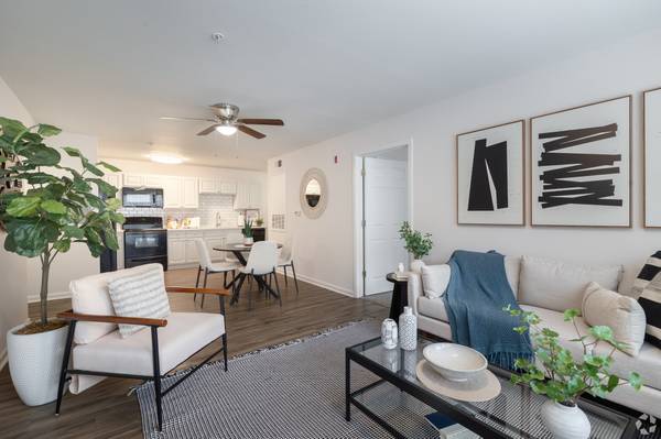 $1,690 / 3br - 1200ft2 - Now Available 3Bed/3Bath Newly Renovated Apartment Home (Statesboro)63925464791811123