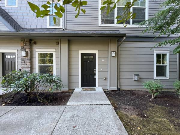 $1,885 / 1br - 732ft2 - Cozy and Modern Home Steps from Tanasbourne & Willow Creek MAX (Hillsboro)63672601073537121