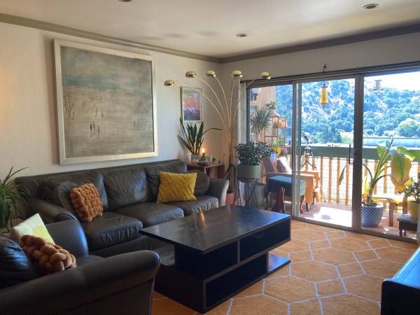 $2,300 / 1br - 1000ft2 - 1BR Sublet in Glendale/Montrose Bright, Furnished (Oct 1 to End March) (Glendale/Montrose)63655060465667121