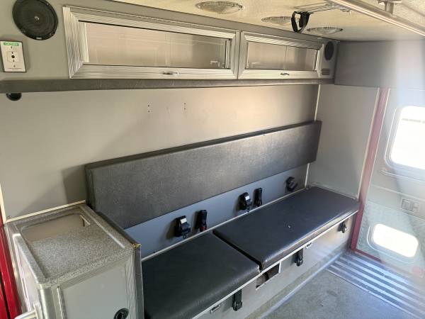 1998 Ford Econoline Ambulance - Photo 10