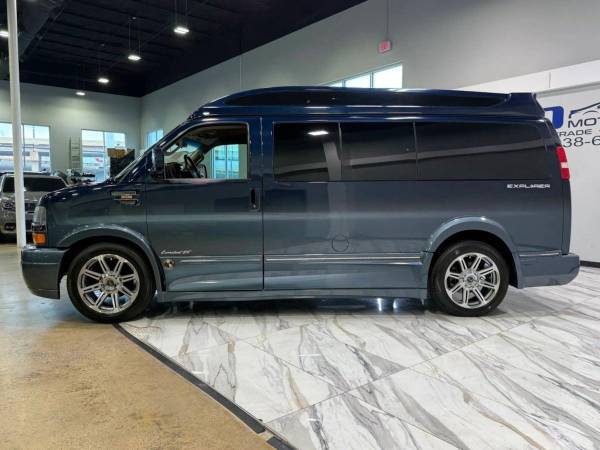 2017 Chevrolet Express - Photo 9