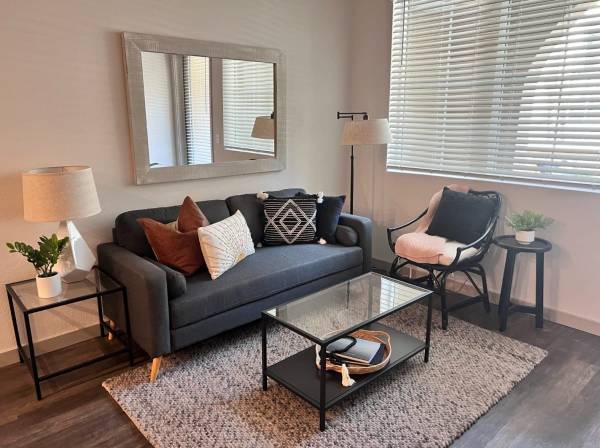$2,498 / 1 dormitorio - 605 pies² - Ventanas de doble panel, respaldo de azulejos, piscina/spa (3065 Village at the Park Dr, Camarillo, CA)63668253353601120