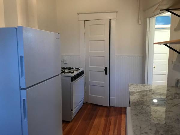 $1,295 / 2br - 750ft2 - OPEN HOUSE SAT-2 Bedroom Apartment in Highland Park w/ Vintage Charm (Seattle)64027111956354123