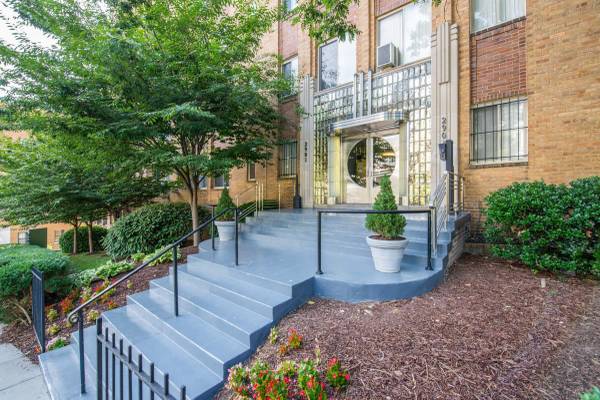 $1,999 / 1br - 790ft2 - Large Closets, Planned Community Events, Cable Ready (2901 18th Street Northwest, Washington, DC)63779418949889122