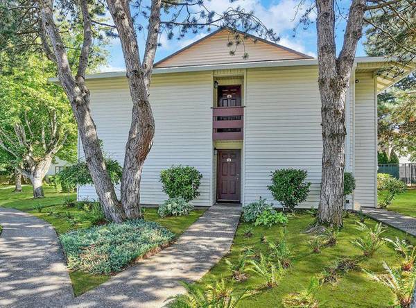 $1,545 / 2br - $500 Off our Two Bed! | Garages Available for Rent - Visitor Parking (Powell Butte)63956788387587122